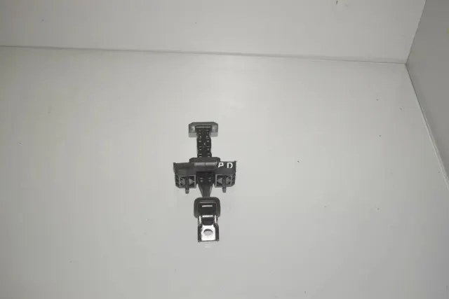Front right door opening limiter