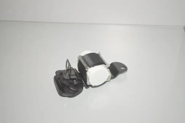 Rear Middle Seatbelt