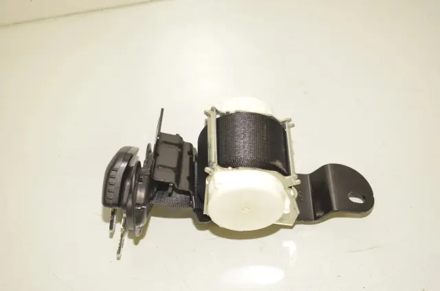 Rear Middle Seatbelt