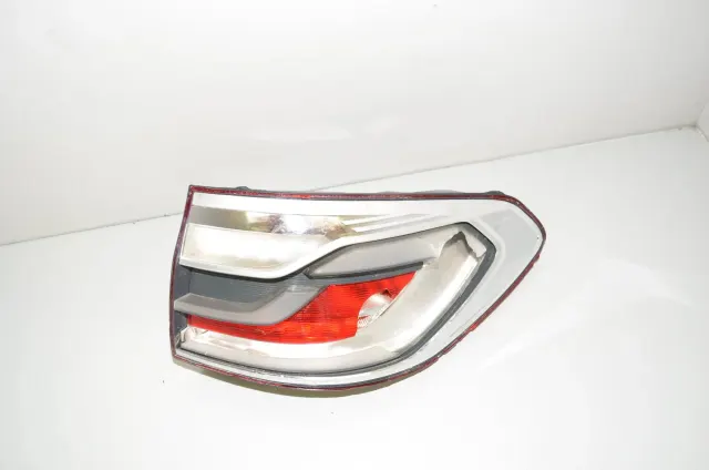 Rear Right Tail Light