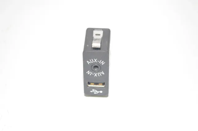 USB/AUX-In Socket Port
