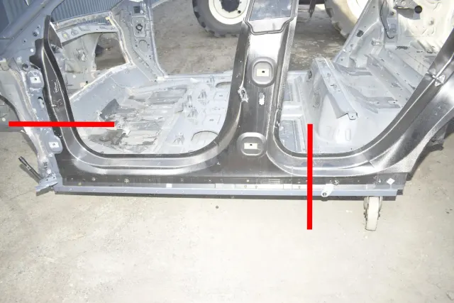 Left Side Metalic Sideskirt Cover