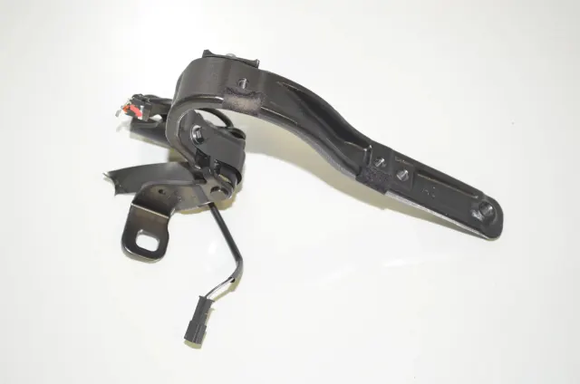 Left Side Bootlid Hinge