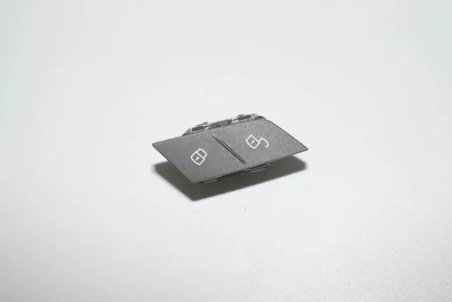 Door unlock/lock buttons