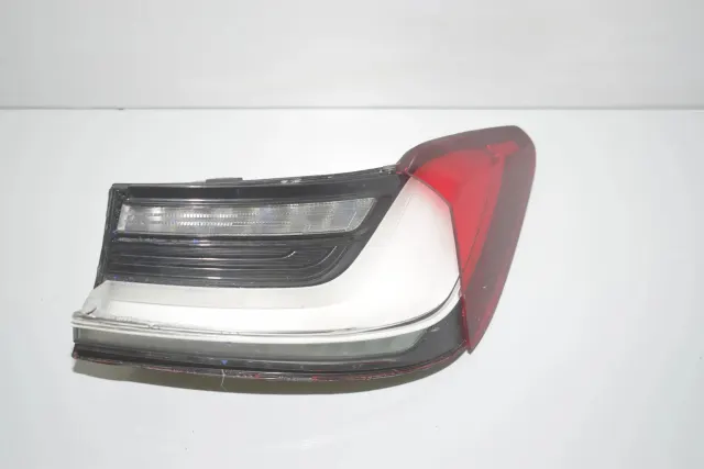 Rear Right Tail Light