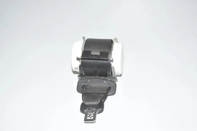 Rear Middle Seatbelt