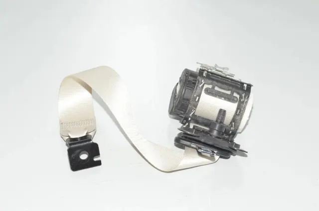 Rear Middle Seatbelt