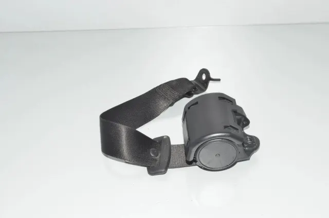 Rear Middle Seatbelt