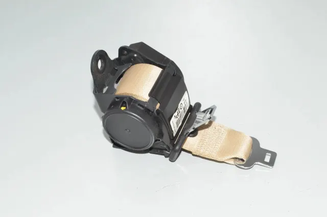 Rear Middle Seatbelt