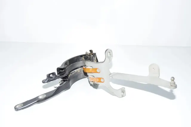 Right Side Bootlid Hinge