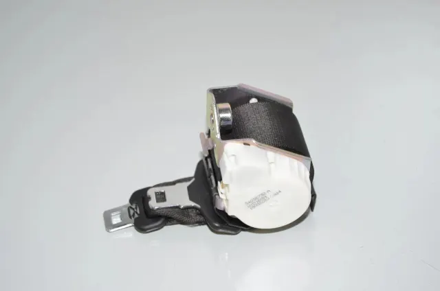 Rear Middle Seatbelt