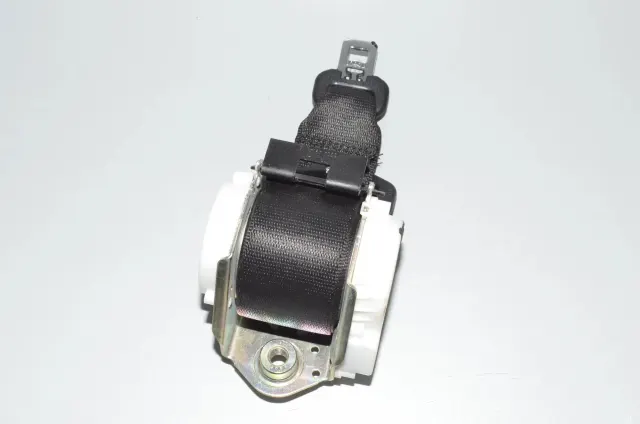 Rear Middle Seatbelt