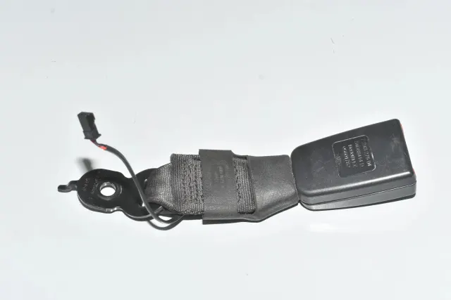 Rear Middle Seat Buckle