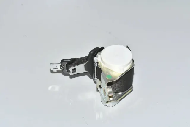 Rear Middle Seatbelt