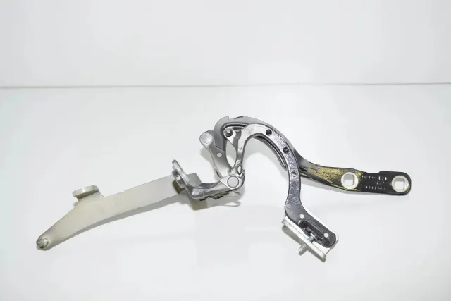 Left Side Bootlid Hinge
