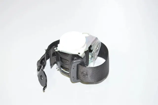 Rear Middle Seatbelt