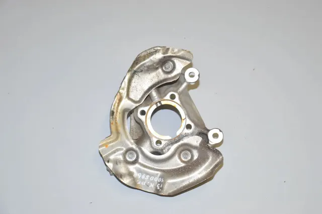 Front Left Wheel Hub