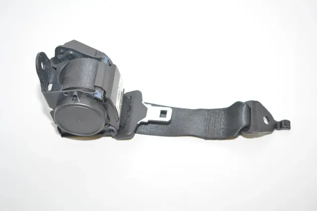 Rear Middle Seatbelt