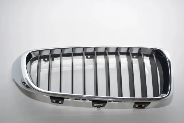 Front Right Grill
