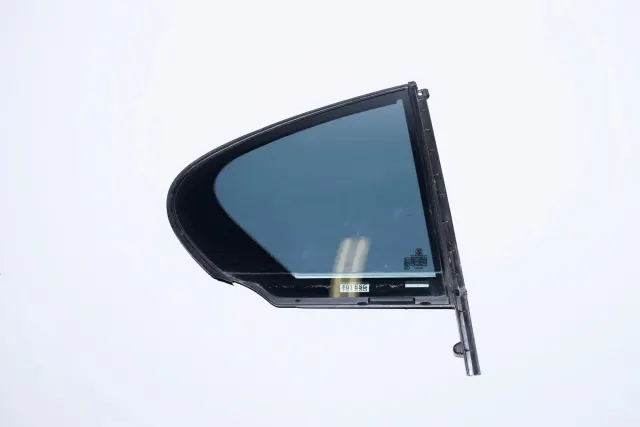 Rear Right Quarter Window