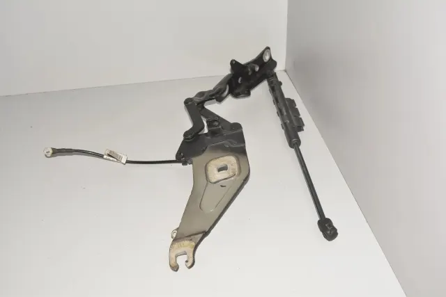 Front Right Bonnet Hinge