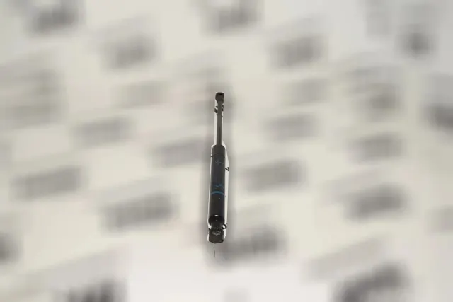Front Right Bonnet Strut