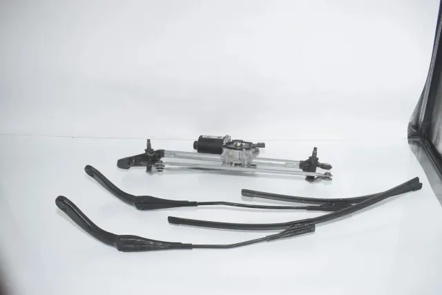 Front Windshield Wiper Mechanism