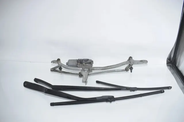 Front Windshield Wiper Mechanism