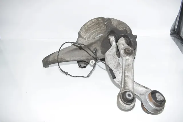 Front Left Wheel Hub