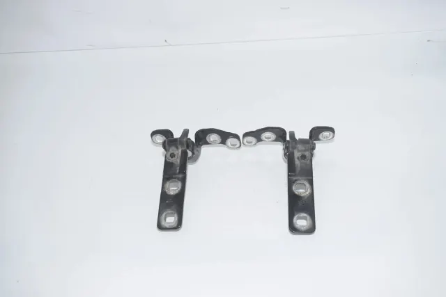Left Side Bootlid Hinge