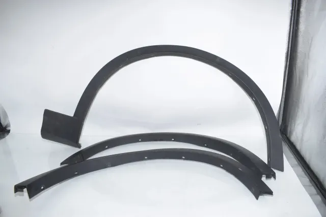 Front Right Fender Arch Trim