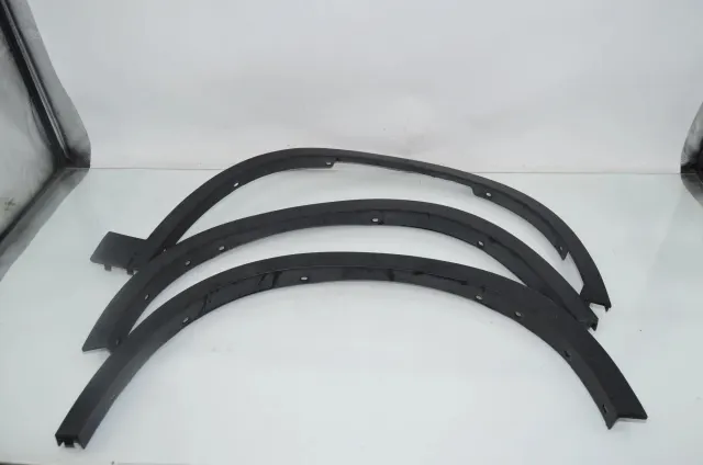 Front Right Fender Arch Trim