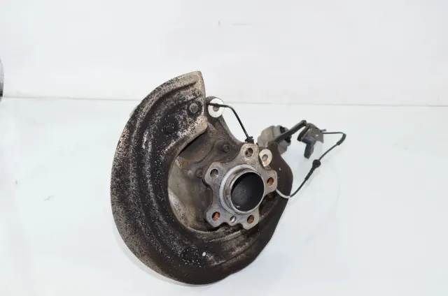 Front Left Wheel Hub