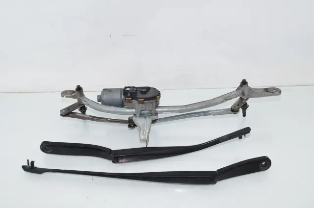 Front Windshield Wiper Mechanism
