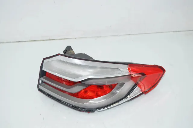 Rear Right Tail Light
