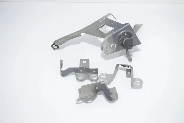 Front Right Fender Holder