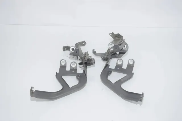 Front Right Fender Holder