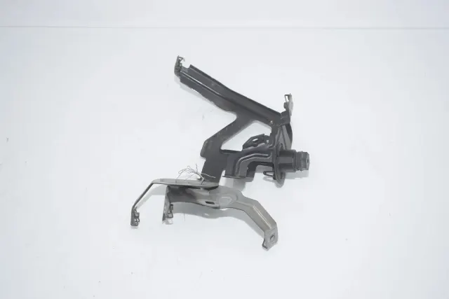 Front Right Fender Holder