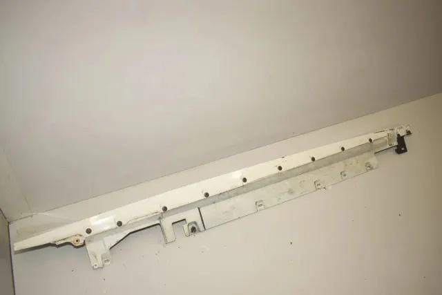Right Side Plastic Sideskirt Cover