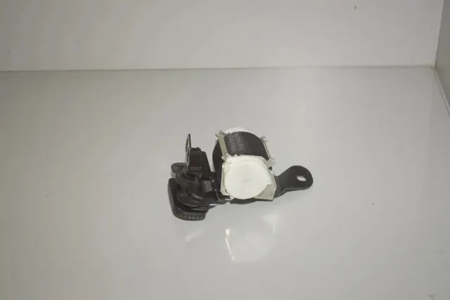 Rear Middle Seatbelt
