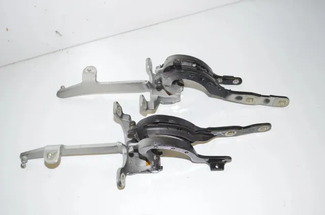 Left Side Bootlid Hinge