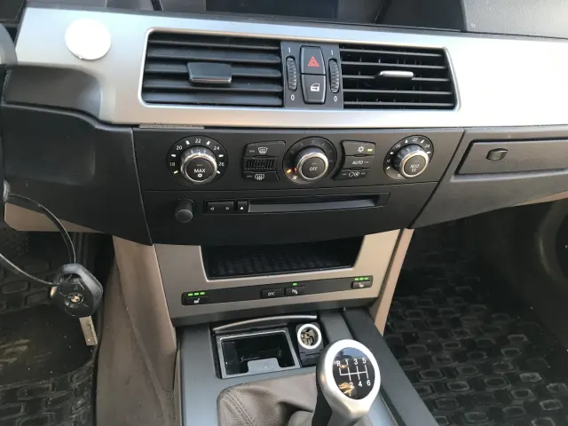 BMW 5 Touring (E61) 523 i 2005