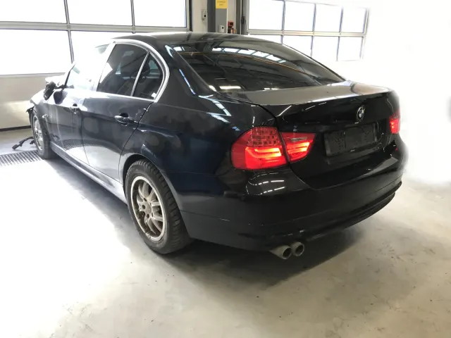 BMW 3 (E90) 325 d 2010