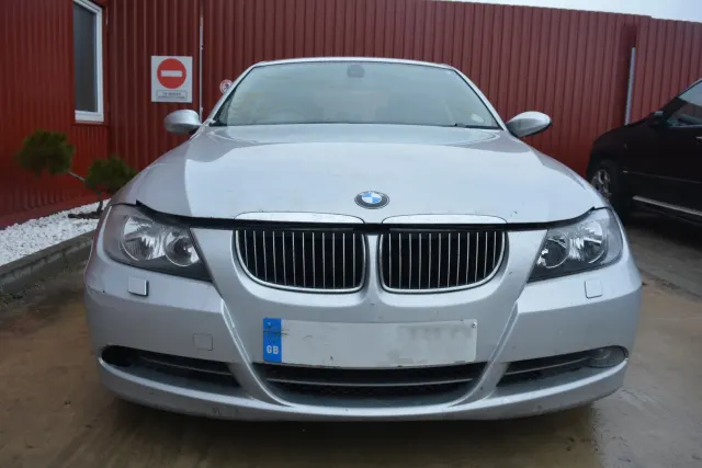 BMW 3 (E90) 330 i 2005