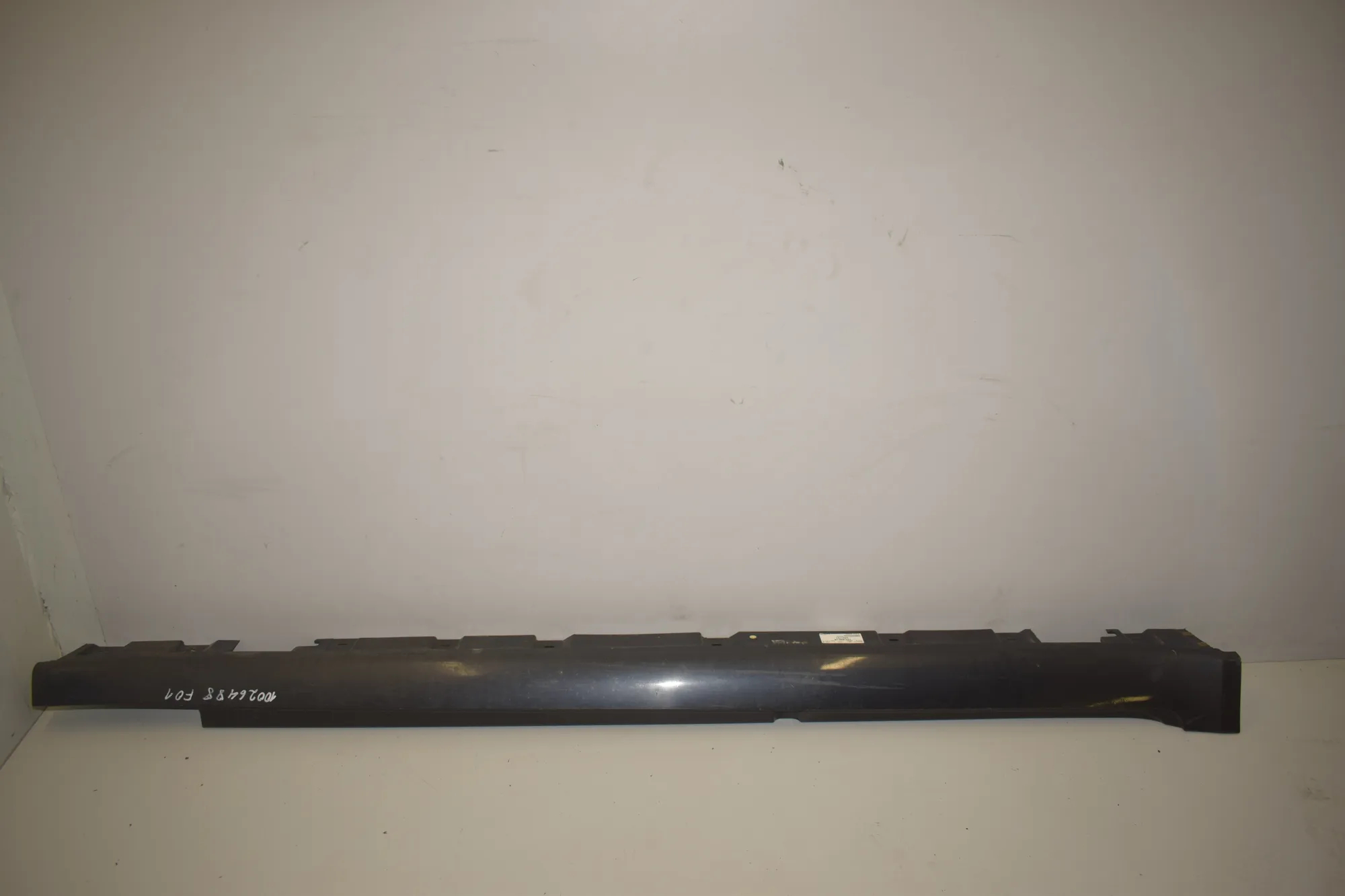Right Side Plastic Sideskirt Cover – OEM 7241880 · BMW 7 (F01, F02) 730 d 2009 – 2