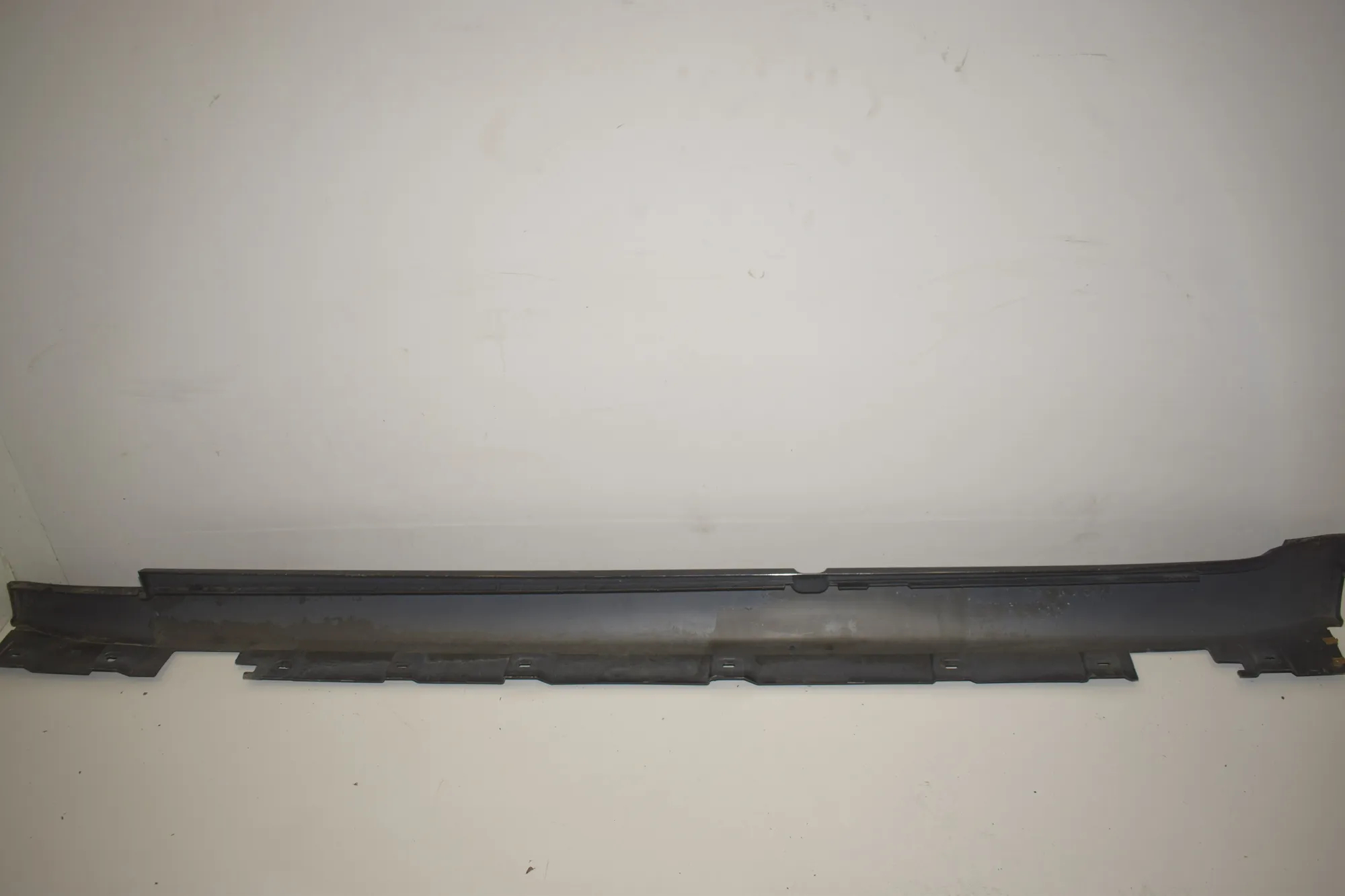 Right Side Plastic Sideskirt Cover – OEM 7241880 · BMW 7 (F01, F02) 730 d 2009 – 3