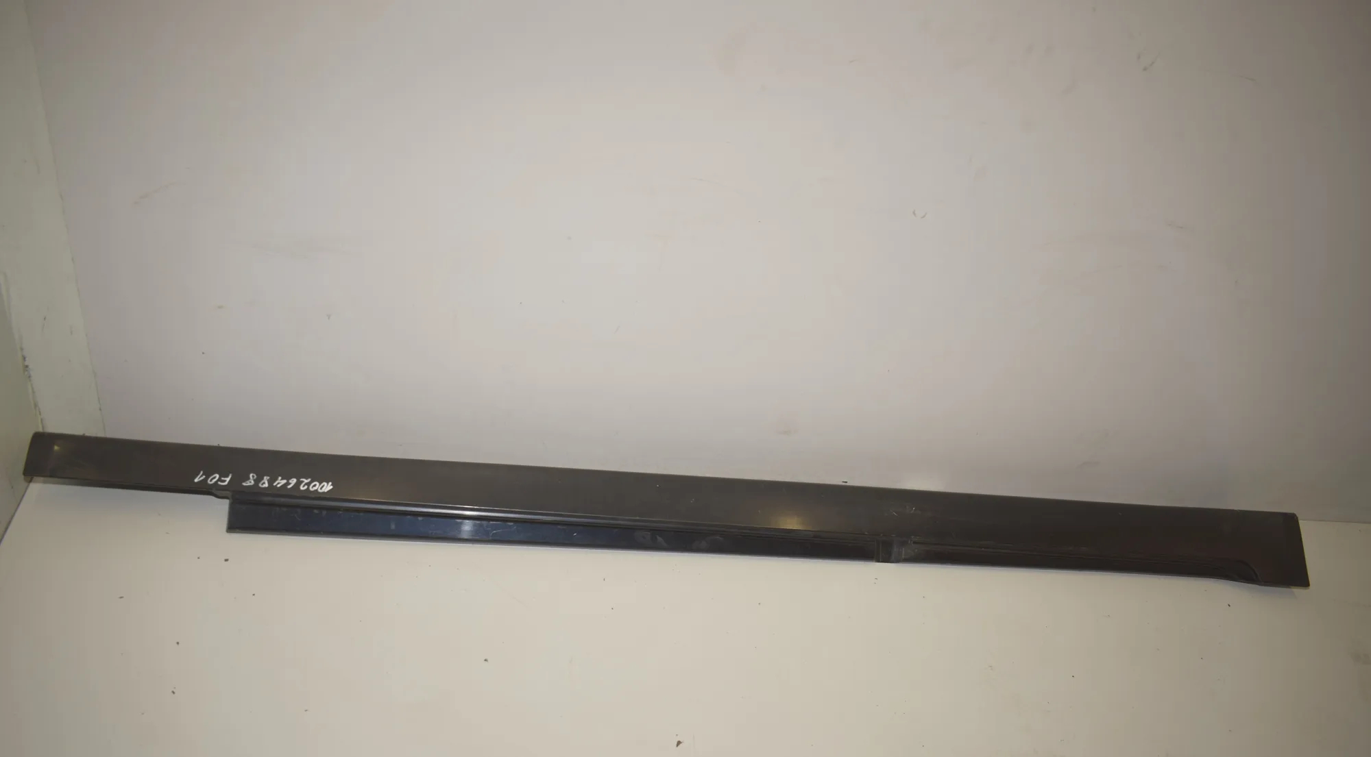 Right Side Plastic Sideskirt Cover – OEM 7241880 · BMW 7 (F01, F02) 730 d 2009