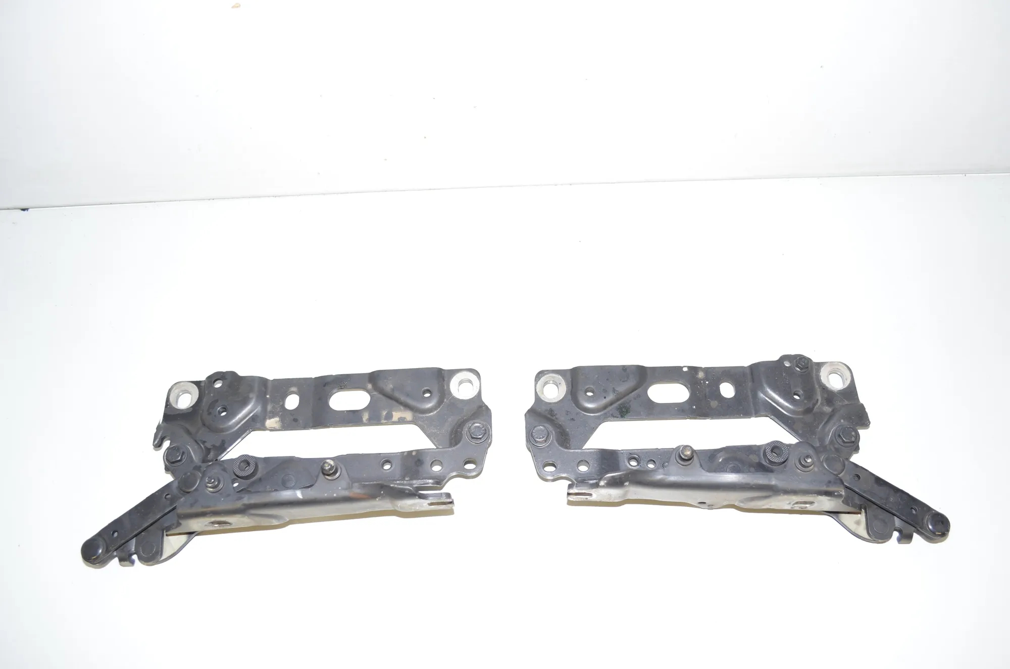 Front Right Bonnet Hinge – OEM 7184190 · BMW 7 (F01, F02) 730 d 2009