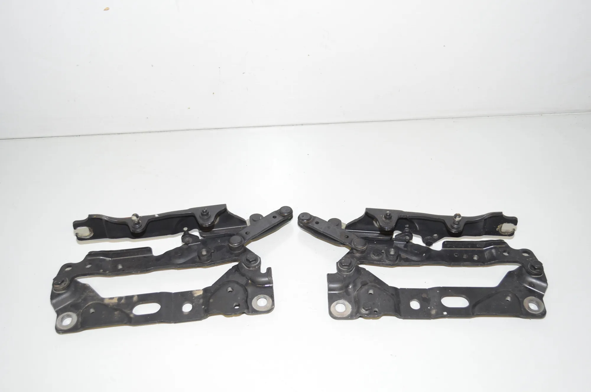 Front Right Bonnet Hinge – OEM 7184190 · BMW 7 (F01, F02) 730 d 2009 – 2