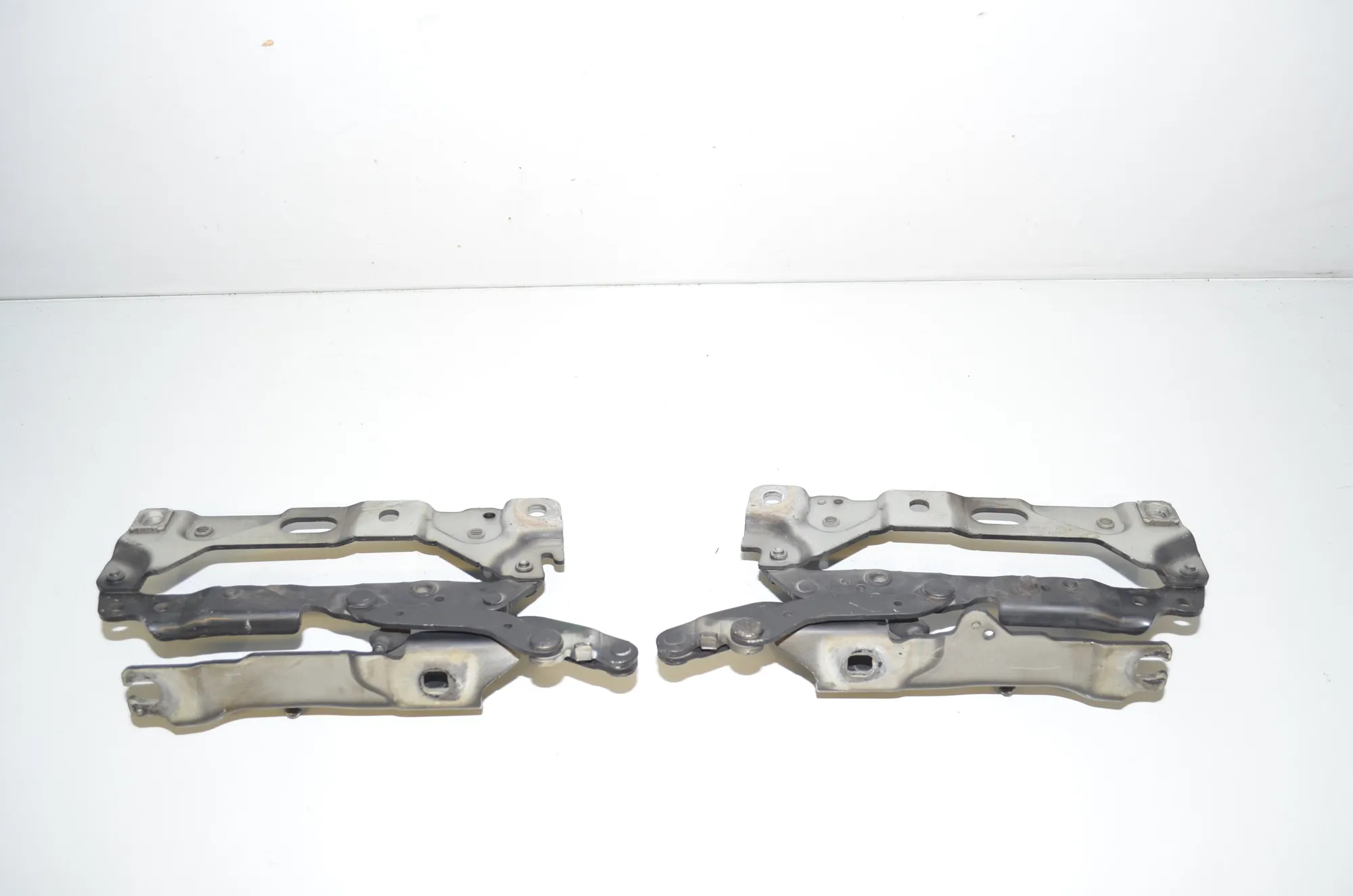 Front Right Bonnet Hinge – OEM 7184190 · BMW 7 (F01, F02) 730 d 2009 – 3